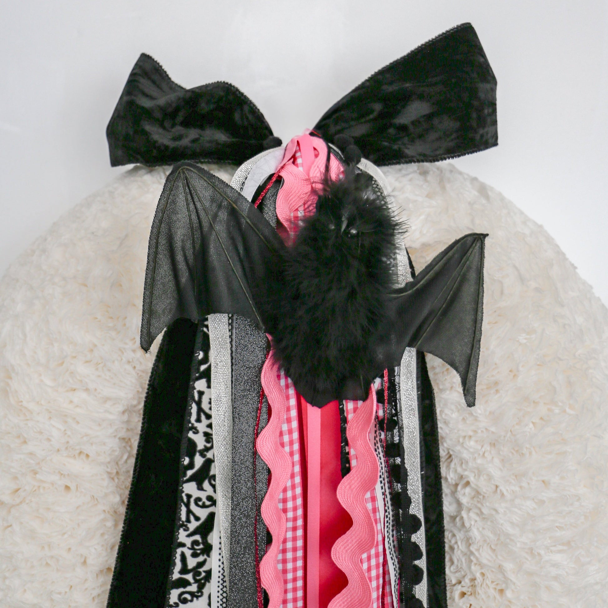 Midnight Hour RIBBON SET™ with black bat accessory 