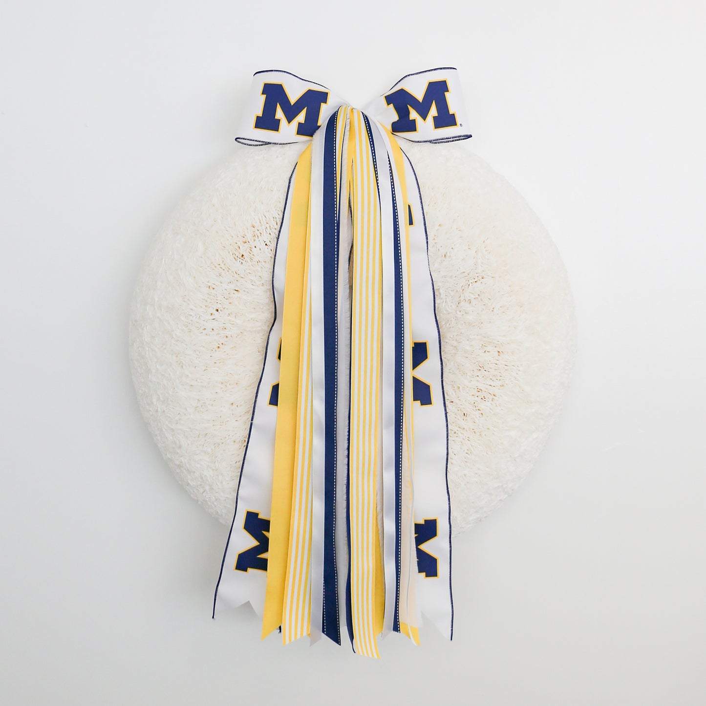 Michigan Wolverines Ribbon Set with Bow on White Wreath